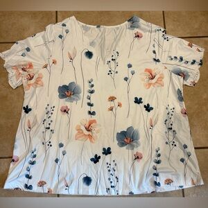 White Floral Short Sleeve Top. Size: 3XL